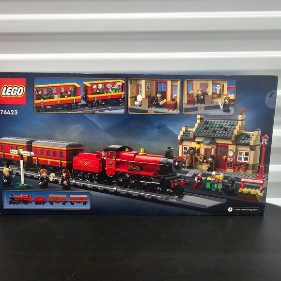 LEGO Harry Potter Hogwarts Express & Hogsmeade Station (Set 76423) - Picture 6 of 8